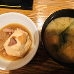 松屋 - 小鉢の肉豆腐と味噌汁