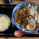 自家製麺 手もみラーメン 来楽軒 - ガリペパガッツBLACK（1,000円）
            ライス（平日ランチ無料）