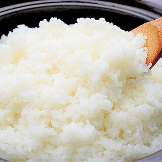 Enjoy unlimited refills of ``earthen pot cooked rice'' that is carefully cooked.