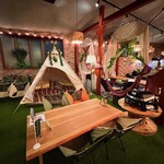 WOOD DESIGN PARK - ローテーブル席、三角テントが無料でご利用いただけます。※テント内でご飲食はできません。