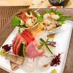 こまつ - 刺盛り2,700円（ほっき炙り・つぶ貝・マグロ・金目・炙り太刀魚・たこ）→北寄貝の炙りが新食感、炙り太刀魚もお気に入り⭐︎