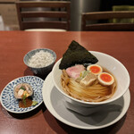 酒肴場 屯 - 津軽煮干し中華蕎麦（味玉入り）¥900、恵方巻〜いくら添え〜¥250、白ご飯¥150