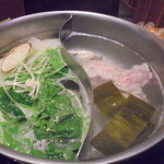 旬菜しゃぶ重 - 料理写真:出汁は二種類で