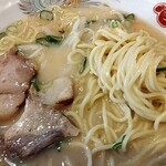 大阪ふくちぁんラーメン - 麺とチャーシュー