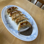 Ramen Kan Bunbuku - 餃子。美味可口。390日圓