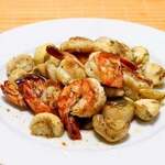 Stir-fried shrimp and scallops with garlic