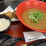 極楽うどん TKU - マサラバターチキンカレーうどん（小ごはん付き）