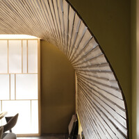 鮨 かぐら - 壁のRの美しさ