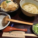 純愛うどん なでしこ - 炙り親子丼（ごはん小）・カツ丼（ごはん小）