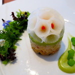 ラ・ヴァガボンド - 〈襟裳岬の毛蟹〉フルード・ナヴェ・ソースエストラゴン 井深農園 香草と花のサラダ