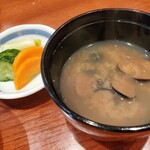 天婦羅 天良 - しじみの味噌汁とお新香