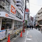 サルトリイバラ喫茶室 - 丸山餃子製作所さんを出て左へ