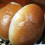 キッチン ブルー グローブ - クラハムロールパンのアップ