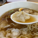 大勝軒 - ワンタンもあんがたっぷり