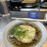 立喰うどん・そば　大和庵 - 分厚いかき揚げのそば@400円
