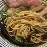 極麺 青二犀 - 真っ黒なスープですがいい塩梅