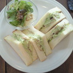 アボガドベーコンサンド＆サラダ　￥６８０