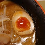 餃子専門店の貴州 - 味玉は良い感じの半熟！