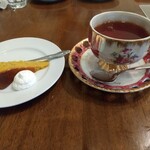 Bisutoro Tarou - ランチのケーキと紅茶