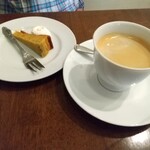 Bisutoro Tarou - ランチのケーキとホットコーヒー