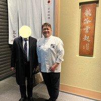 龍吟 - 壁の書は禅の龍吟雲起。ひとたび勇者が行動を起こすと同氏が集まってくる、という意味のようです