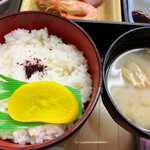 かっすい亭 - ご飯、あつあつ味噌汁