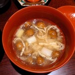 日本料理 柳燕 - 滑子とお揚げと葱の味噌汁