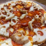八王子やさいキッチン IL TEATRO AZZURRO - 三兄弟秋れんこんのトマトソースPIZZA