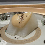 温石 - ●近くで採れた聖護院大根のふろふき　黒七味と白味噌で