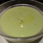 キャトルラパン　神戸三宮 - スープはグリーンピース