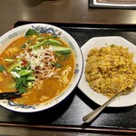 シン龍閣 - 担々刀削麺とカレー炒飯