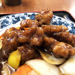 Koumi - 黒酢酢豚。お肉をしっかりと味わえます。野菜はしゃきしゃき。お酢はそれほど強い主張はありません。食べやすいと思いました