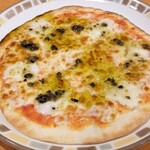サイゼリヤ - オリーブとアンチョビのマルゲリータピザ 500円