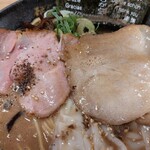 ラーメン こがね家 - 2種類のチャーシュー