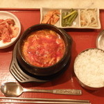 赤坂韓国料理・焼肉 兄夫食堂 - スンドゥブチゲ定食