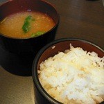 セットの御飯と味噌汁