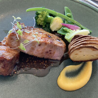 ル・バンボッシュ - 豚肉のロースト、粒マスタードのソース　　　　　　　　　　　　　　　『豚肉料理の魔法使い！
                    　　パリっ！そしてジューシー(^｡^)』