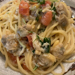 伊庵 - シラス、アサリなどの白ワインソース(超うま〜‼️)