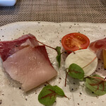 伊庵 - ブリカルパッチョ、トマト&モッツァレア(うま〜‼️)