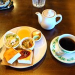 Kafe Mokuren No Ki - ●レギュラーブレンド（ポット）500円
                        
                        一杯目の珈琲