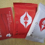 Ginza Akebono - 紅白の食べ切り袋包装が各3つと干支根付