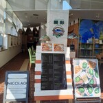 NICOLAO Coffee And Sandwich Works - 入口付近の看板。細長い店内。