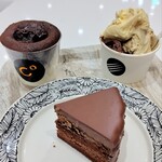 CACAOCAT - ■チョコレートケーキ
                      ■ラバ ケーキ(ショコラ)
                      ■ジェラート トリプル(ﾋﾞﾀｰﾁｮｺﾚｰﾄ、ﾋﾟｽﾀﾁｵ、ｲﾀﾘｱﾝﾊﾞﾆﾗ)
                      ■コーヒー