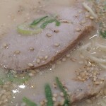 長浜ラーメン 一心亭 - チャーシューデカシ！だよん！