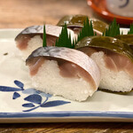Iduu - 昆布を外した鯖姿寿司