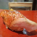 日本橋橘町　都寿司 - 金目鯛炙り握り 辛子で