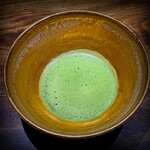 温石 - 金ぴかのお茶椀でお薄。