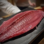 温石 - 来たコレッ！! この日16時半に連絡が来たという死後硬直前のモチ鰹。この日3匹しか前田さんのお目がねにはかからなかったらしい。ありがとうございます。頂ます。