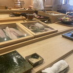 鮨処木はら - 美しいカウンター