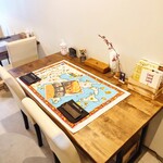 とろける牛ホホ専門店 cheek - １Fテーブル席